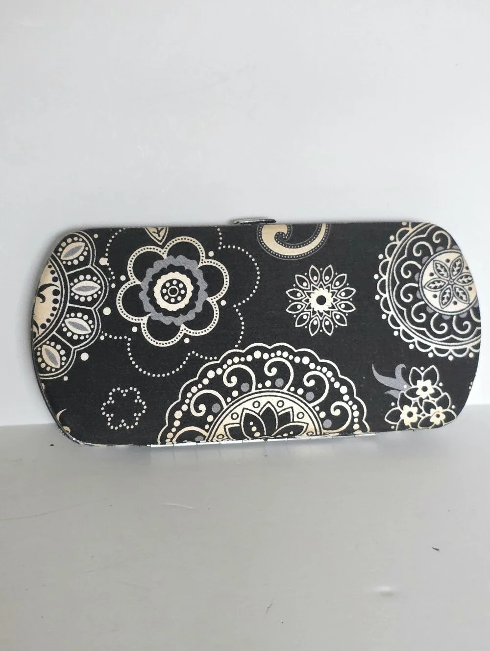 Thirty-one Black Floral Pattern Hard Case Women's Clutch Wallet